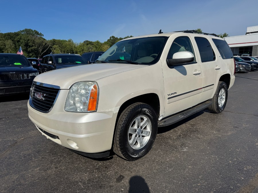 Used 2010 GMC Yukon in Ortonville, Michigan | Marsh Auto Sales LLC. Ortonville, Michigan