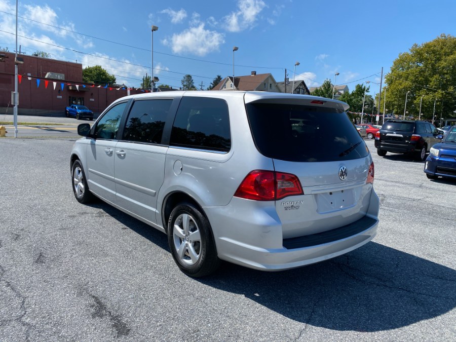 2009 Volkswagen Routan SEL - Photo 2