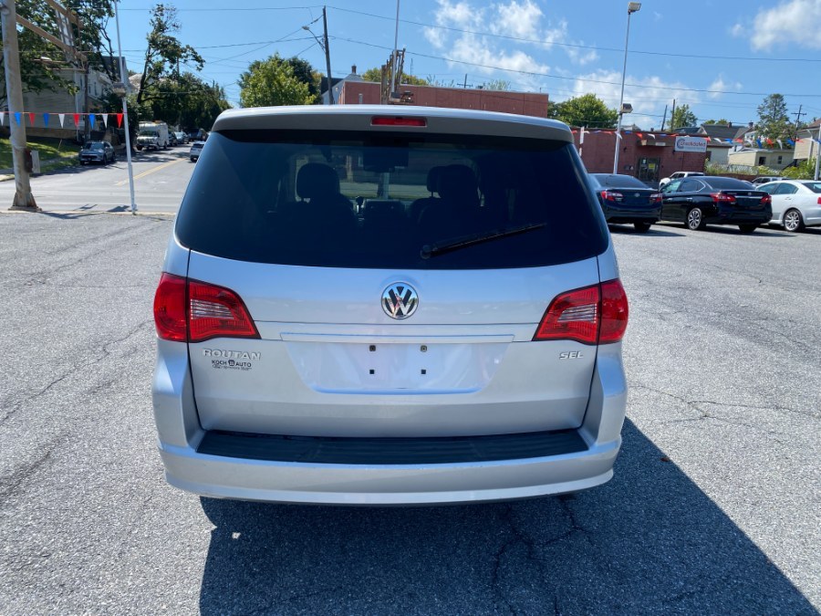 2009 Volkswagen Routan SEL - Photo 3