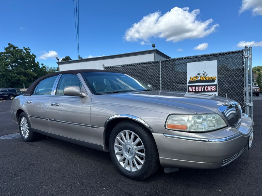 Used 2003 Lincoln Town Car in Ronkonkoma, New York | MP Motors Inc. Ronkonkoma, New York