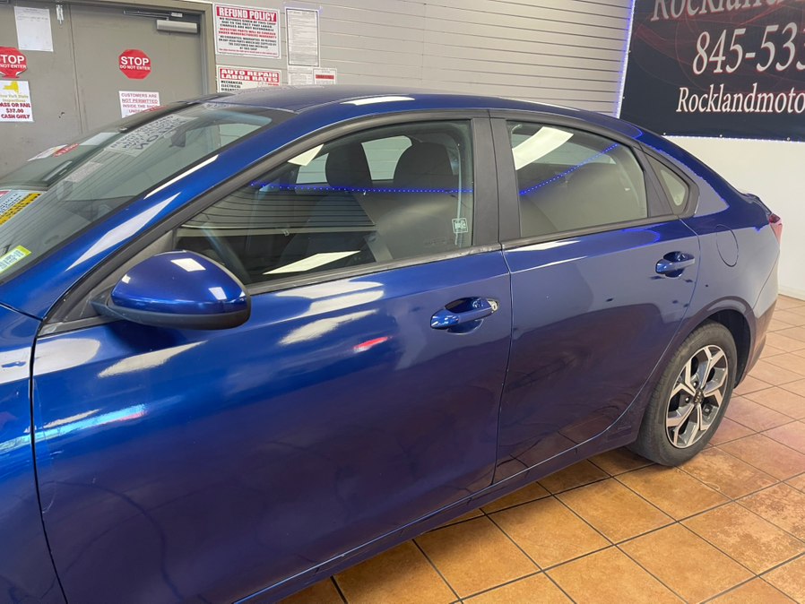 2021 Kia Forte LXS - Photo 11
