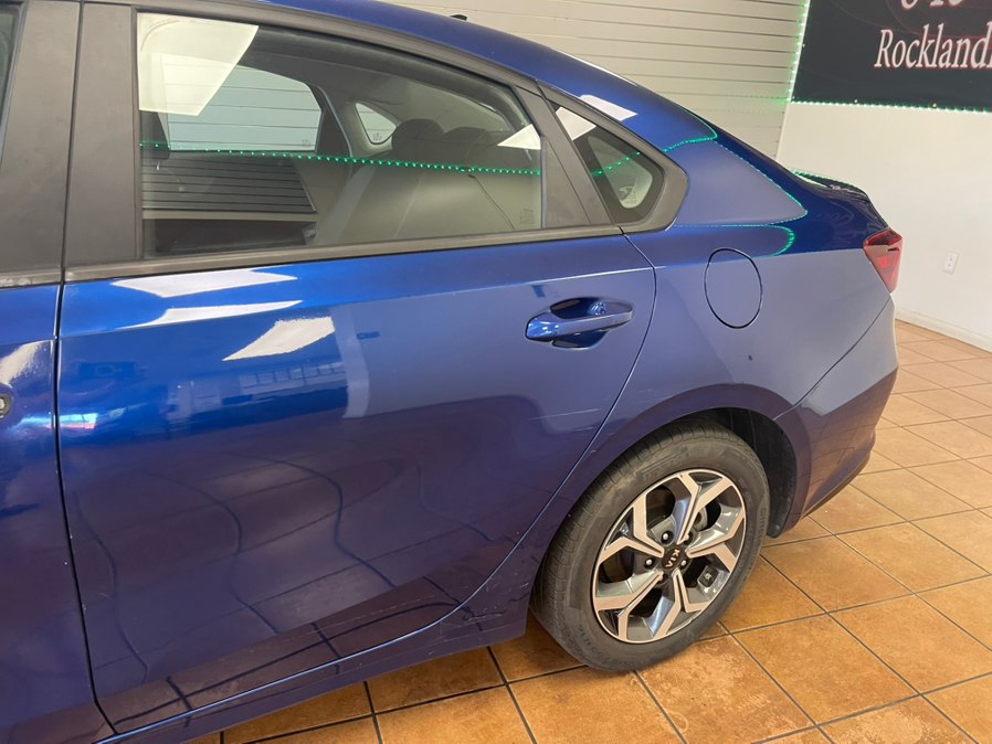 2021 Kia Forte LXS - Photo 13