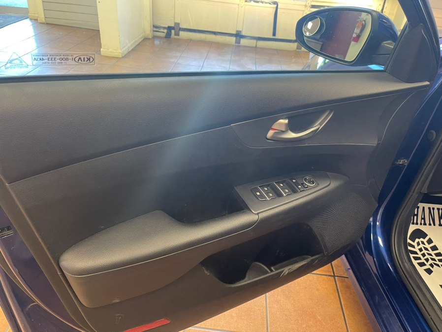 2021 Kia Forte LXS - Photo 30