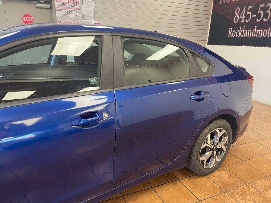 2021 Kia Forte LXS - Photo 12