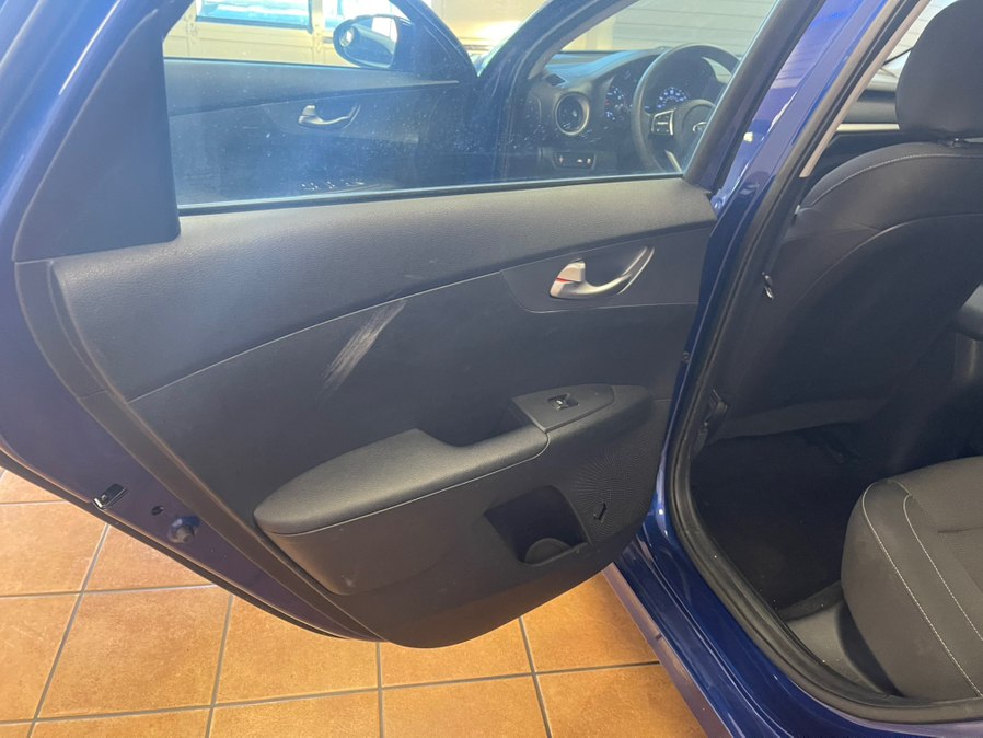 2021 Kia Forte LXS - Photo 32
