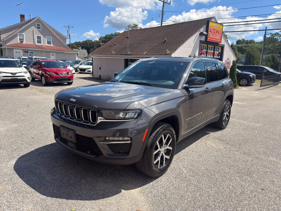 Used 2024 Jeep Grand Cherokee in Huntington Station, New York | Huntington Auto Mall. Huntington Station, New York