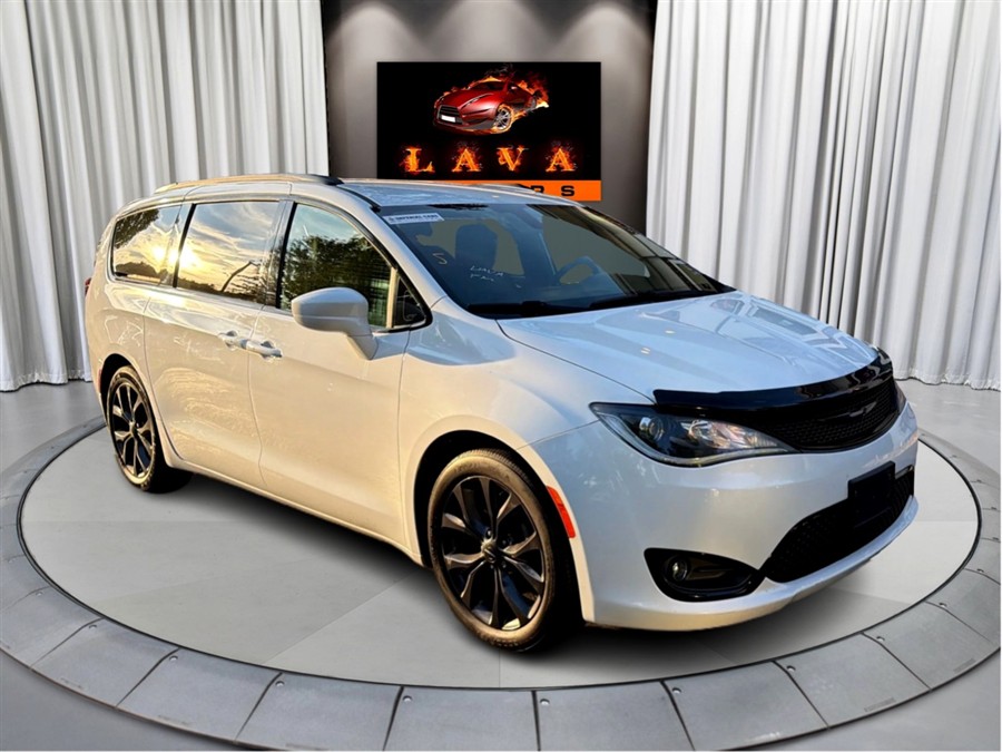 Used 2019 Chrysler Pacifica in Canton, Connecticut | Lava Motors. Canton, Connecticut