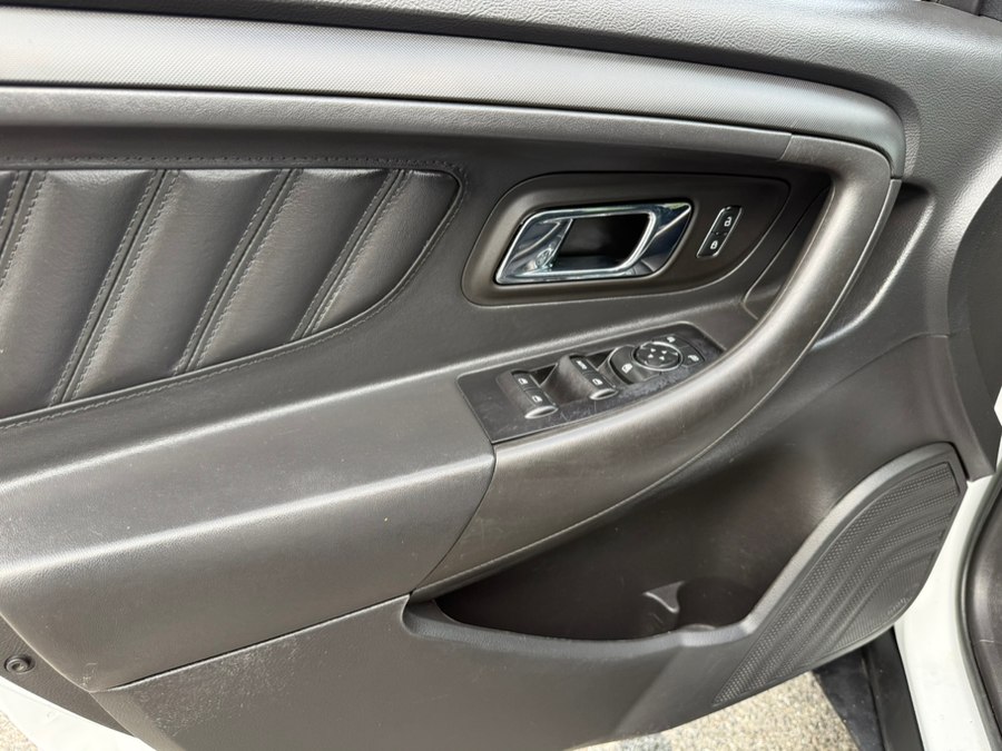 2018 Ford Taurus - Photo 19