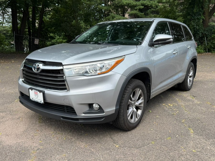 Used 2016 Toyota Highlander in Meriden, Connecticut | T E A M Auto Center. Meriden, Connecticut