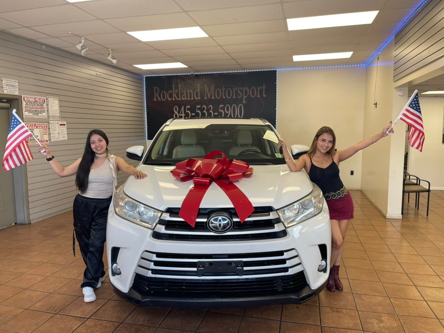 Used 2017 Toyota Highlander in Suffern, New York | Rockland Motor Sport. Suffern, New York