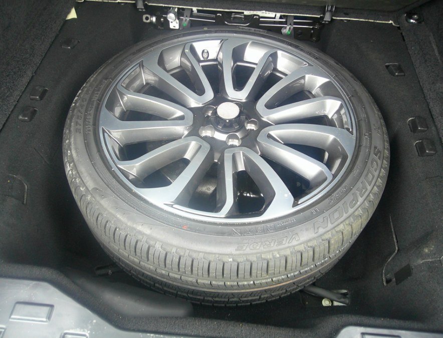 2020 Land Rover Range Rover - $32,477