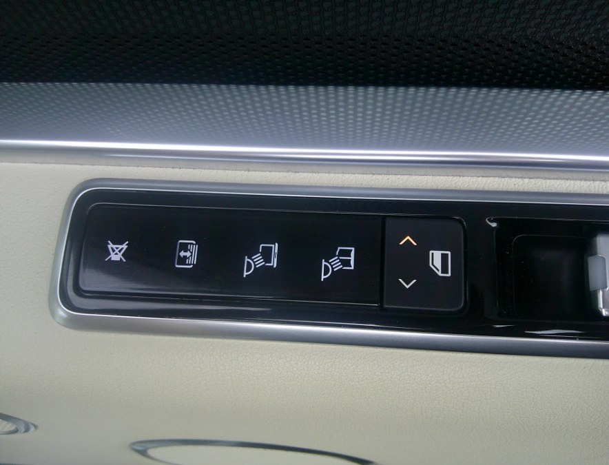 2020 Land Rover Range Rover - $32,477