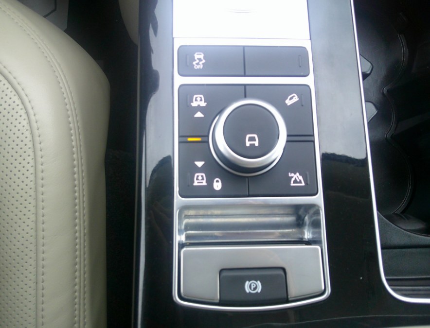 2020 Land Rover Range Rover - $32,477
