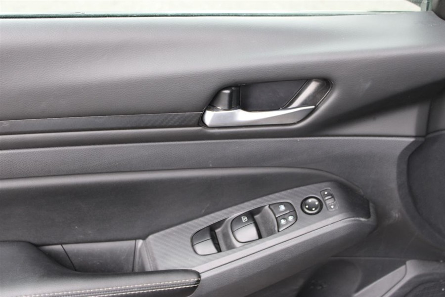 2025 Nissan Altima SV - Photo 11