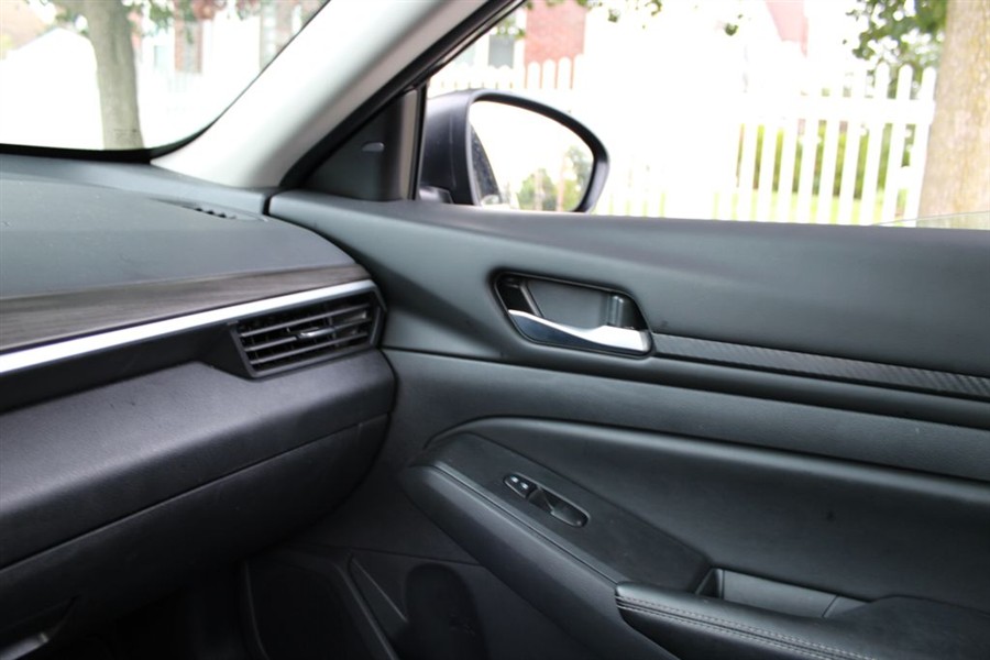 2025 Nissan Altima SV - Photo 17
