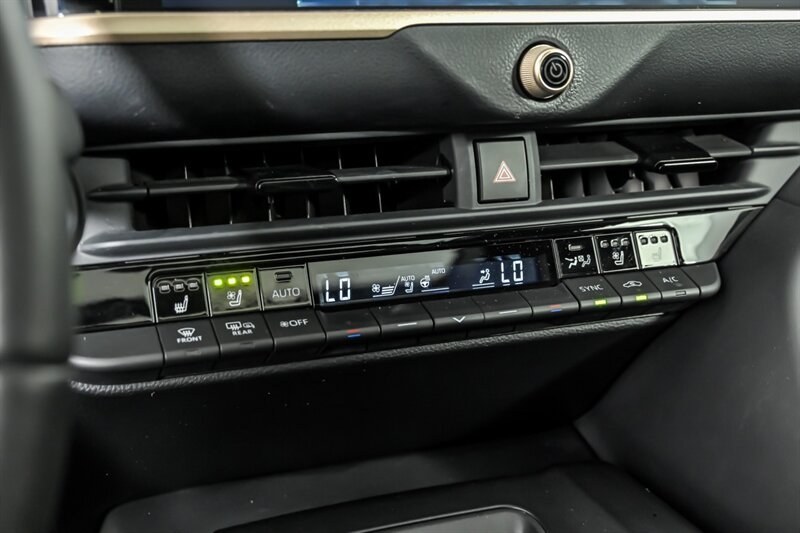 2023 Toyota Crown Limited - Photo 25