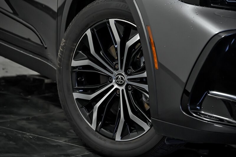 2023 Toyota Crown Limited - Photo 27