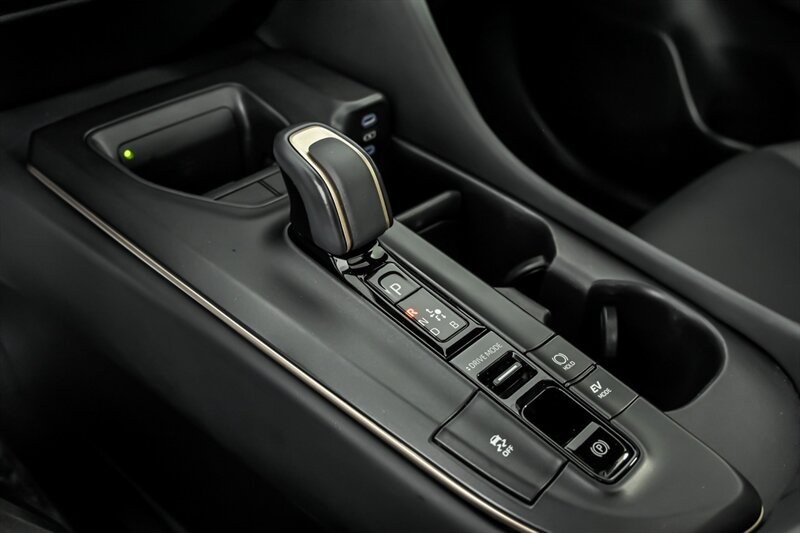 2023 Toyota Crown Limited - Photo 24