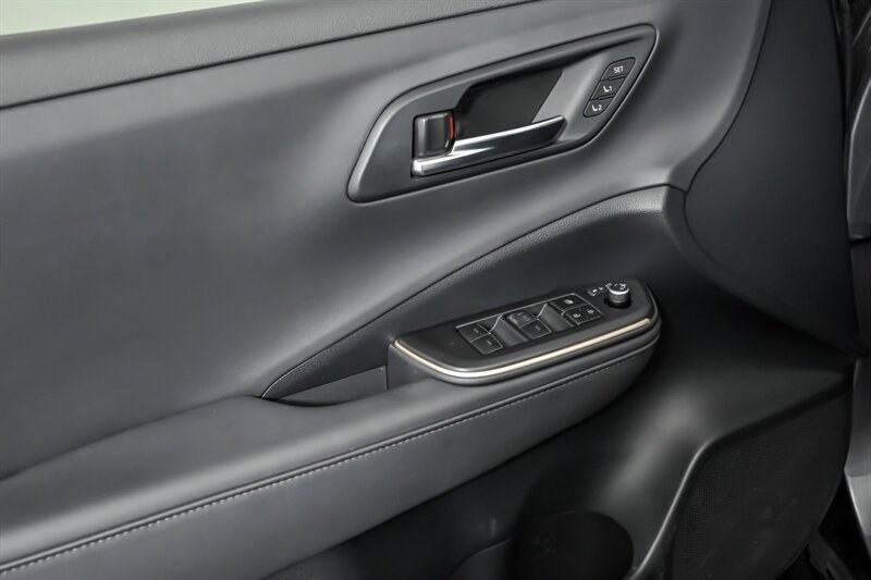 2023 Toyota Crown Limited - Photo 11