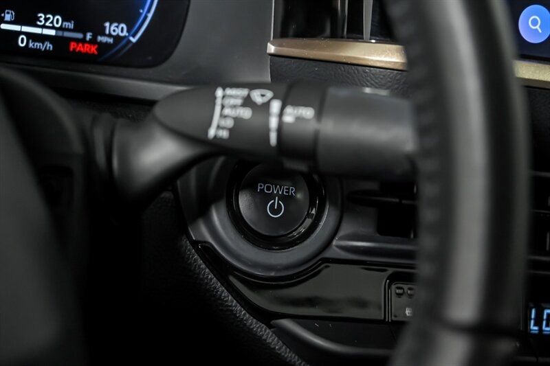 2023 Toyota Crown Limited - Photo 22