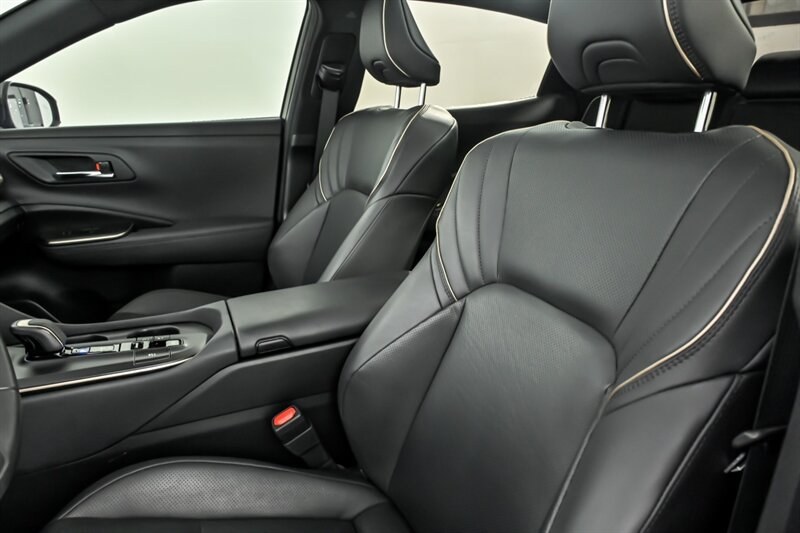 2023 Toyota Crown Limited - Photo 14