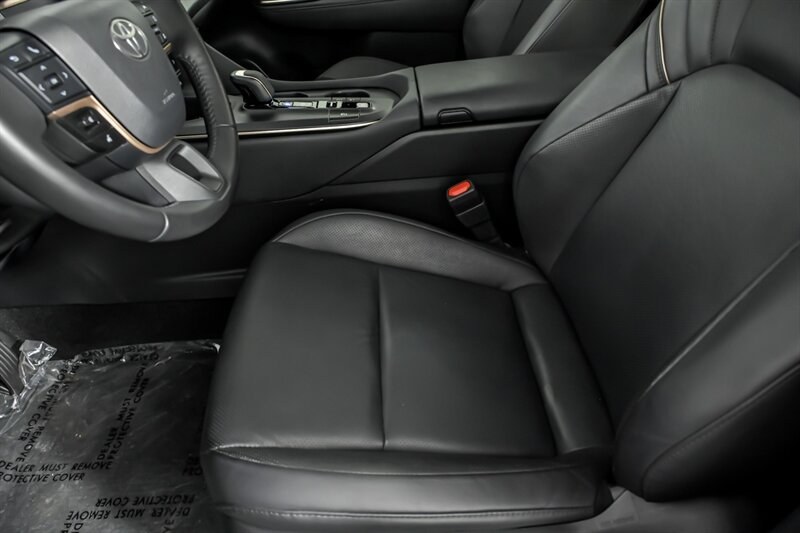 2023 Toyota Crown Limited - Photo 13