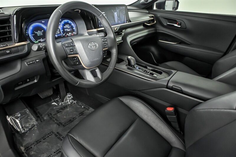 2023 Toyota Crown Limited - Photo 12