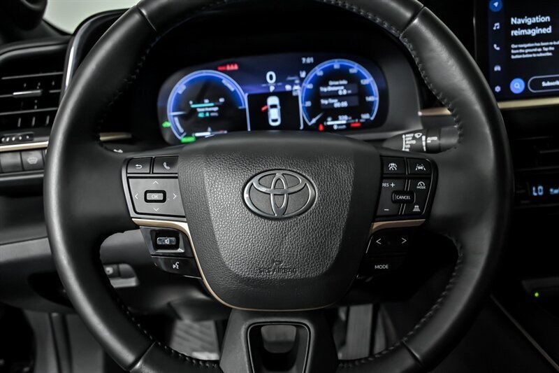 2023 Toyota Crown Limited - Photo 20