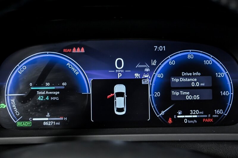 2023 Toyota Crown Limited - Photo 19