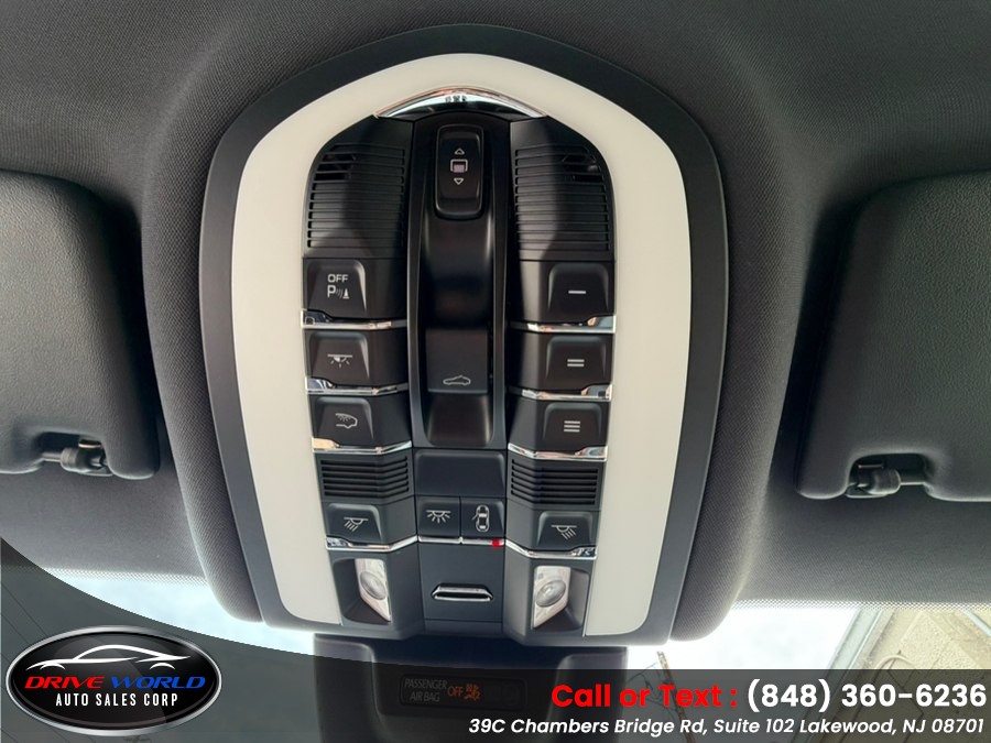 2025 Porsche Macan Base - Photo 43