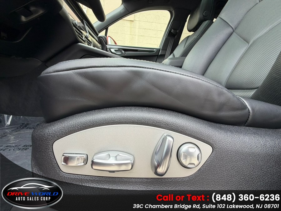 2025 Porsche Macan Base - Photo 27