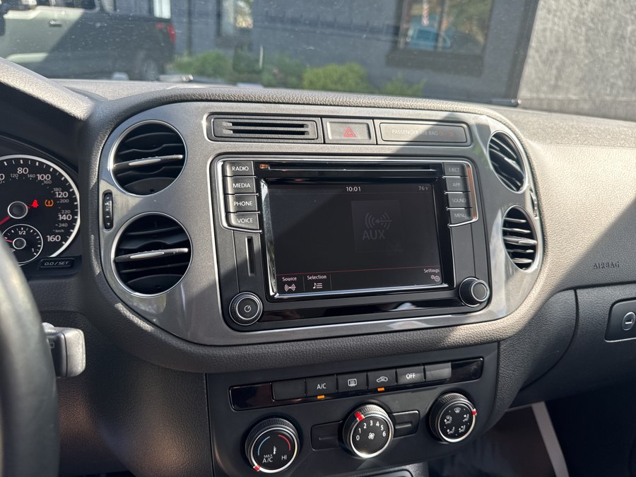 2017 Volkswagen Tiguan S - Photo 17