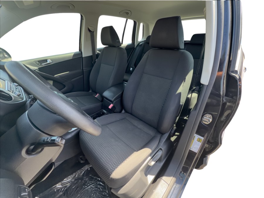 2011 Volkswagen Tiguan S - Photo 9