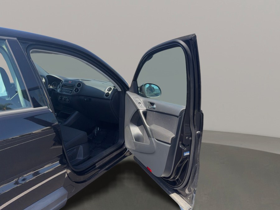 2011 Volkswagen Tiguan S - Photo 13