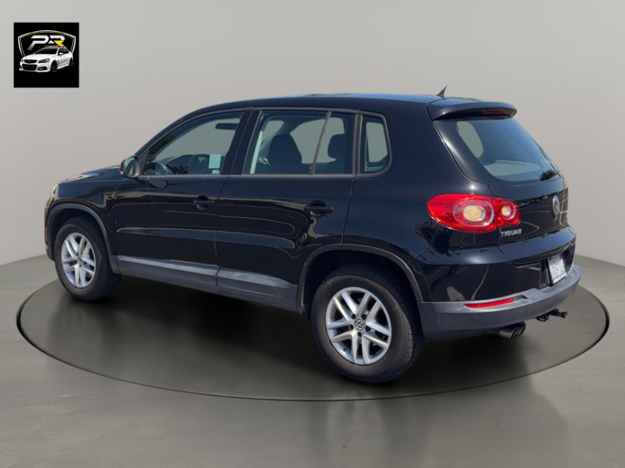 2011 Volkswagen Tiguan S - Photo 2