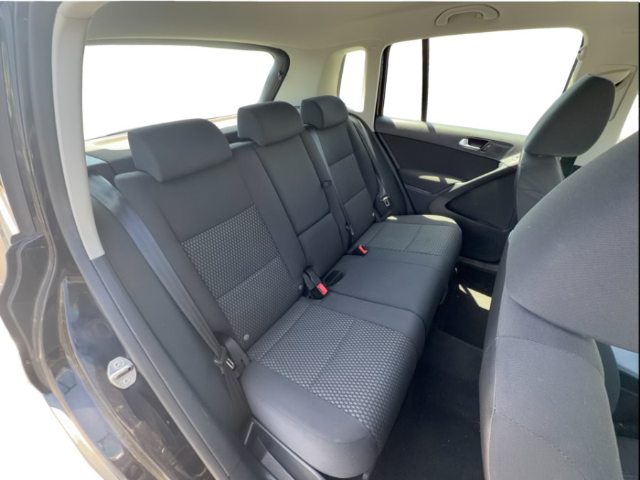 2011 Volkswagen Tiguan S - Photo 16