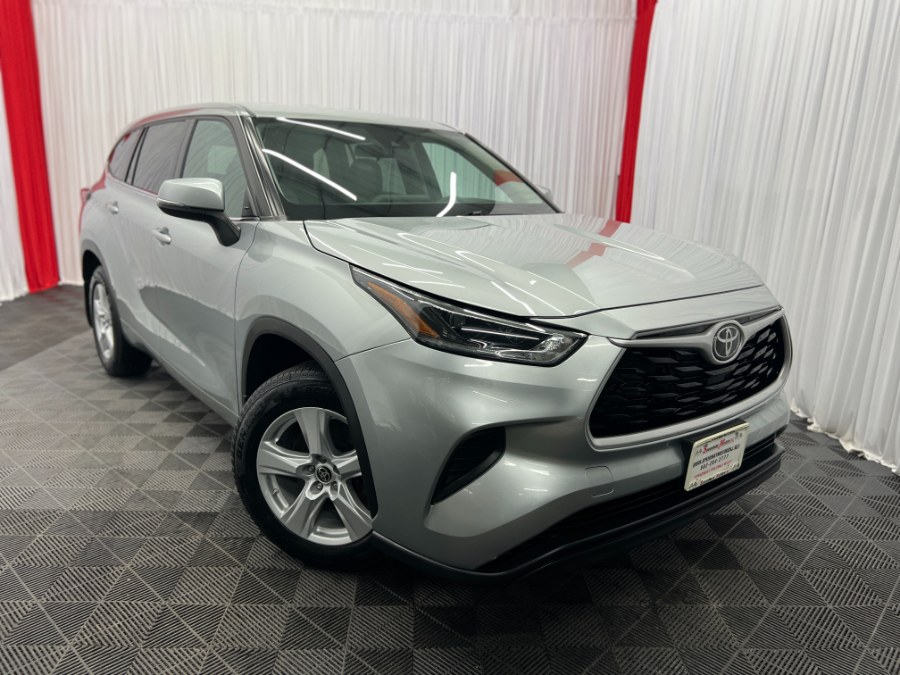 Used 2021 Toyota Highlander in Paterson, New Jersey | Speedway Motors LLC. Paterson, New Jersey