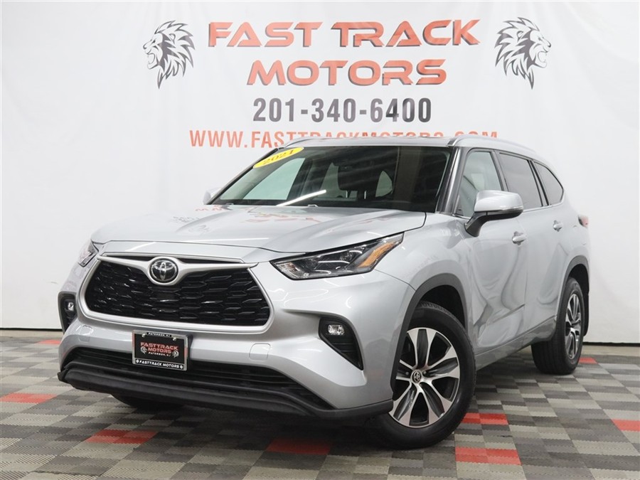 Used 2021 Toyota Highlander in Paterson, New Jersey | Fast Track Motors. Paterson, New Jersey