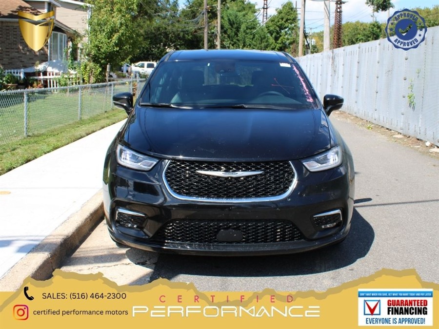 Used 2025 Chrysler Pacifica in Valley Stream, New York | Certified Performance Motors. Valley Stream, New York