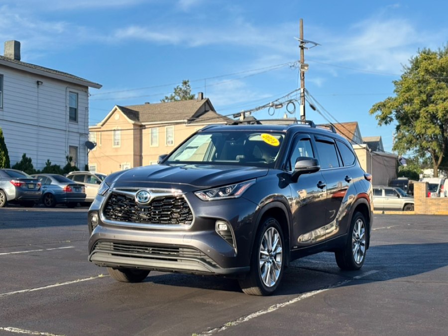 Used 2024 Toyota Highlander in Garfield, New Jersey | Benz and Beemer. Garfield, New Jersey