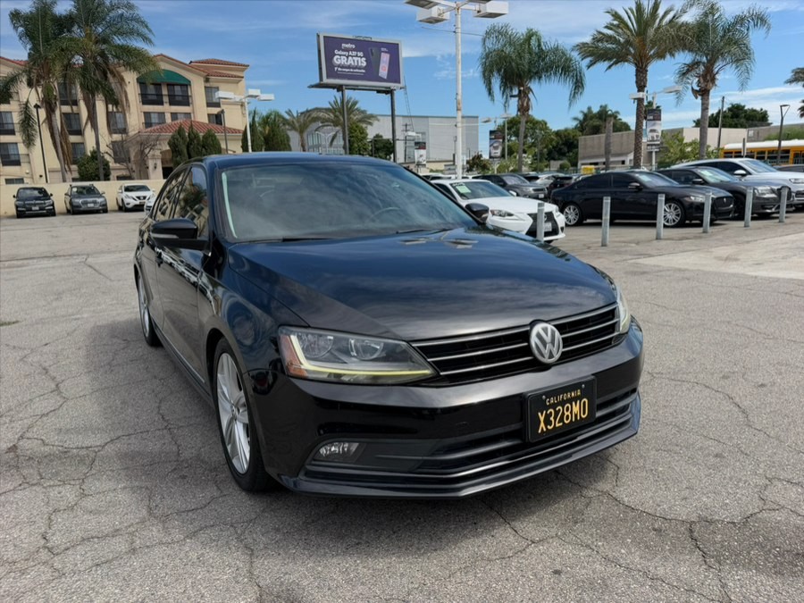 Used 2017 Volkswagen Jetta in Hawaiian Gardens, California | Luxe Motors. Hawaiian Gardens, California