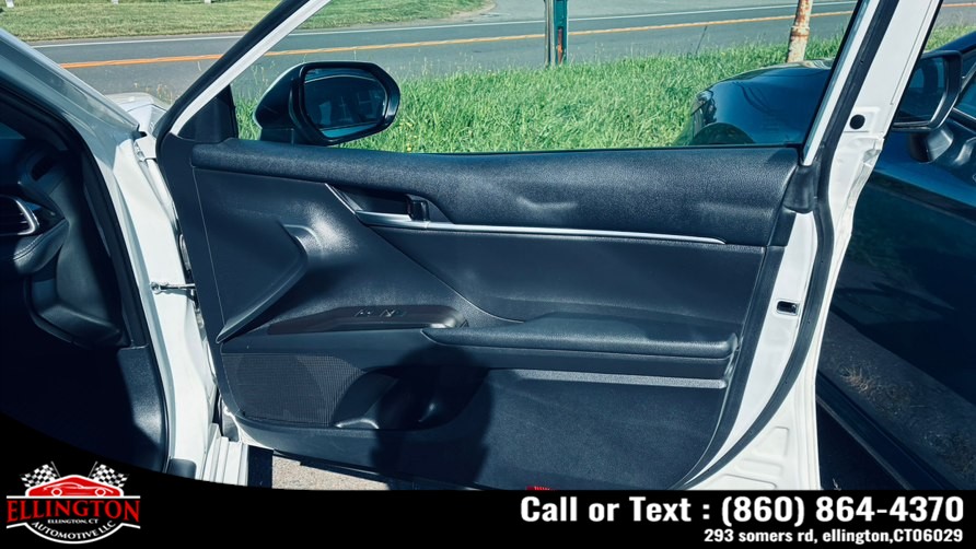 2024 Toyota Camry SE - Photo 17