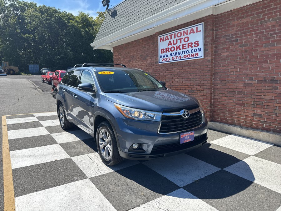 Used 2016 Toyota Highlander in Waterbury, Connecticut | National Auto Brokers, Inc.. Waterbury, Connecticut