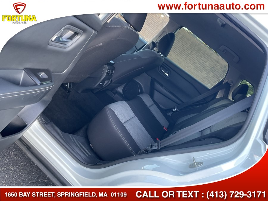 2025 Nissan Rogue SV - Photo 9