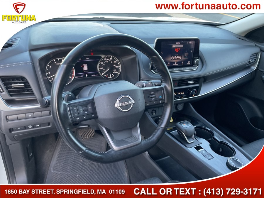 2025 Nissan Rogue SV - Photo 15