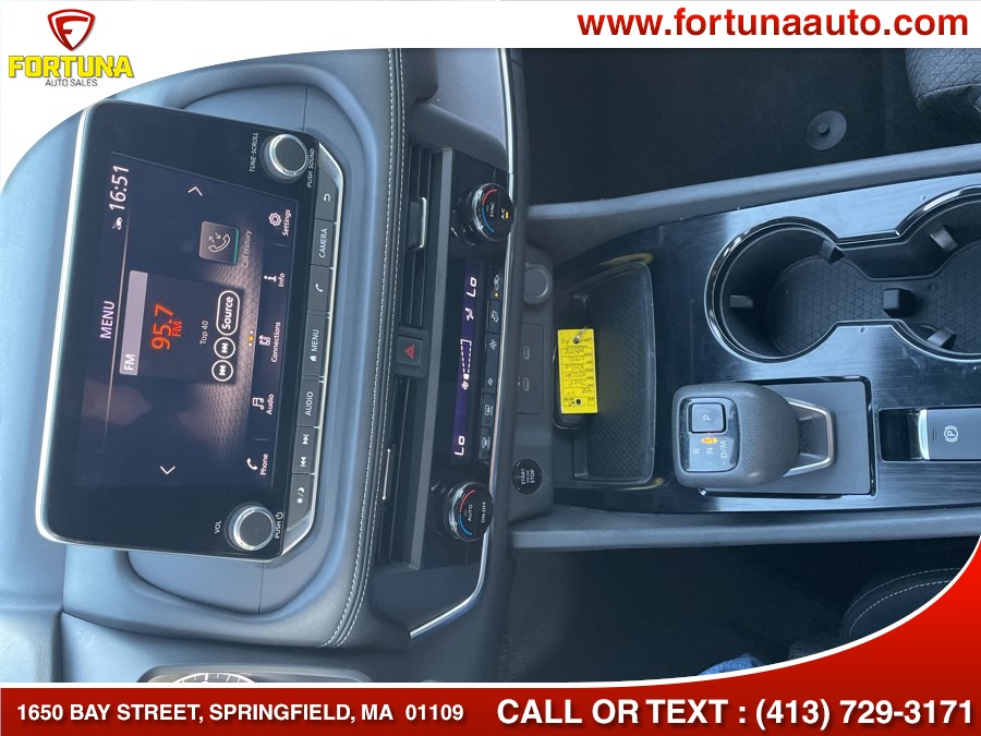 2025 Nissan Rogue SV - Photo 13