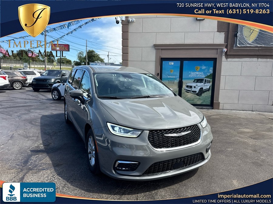 Used 2023 Chrysler Pacifica in West Babylon, New York | Imperial Auto Mall. West Babylon, New York