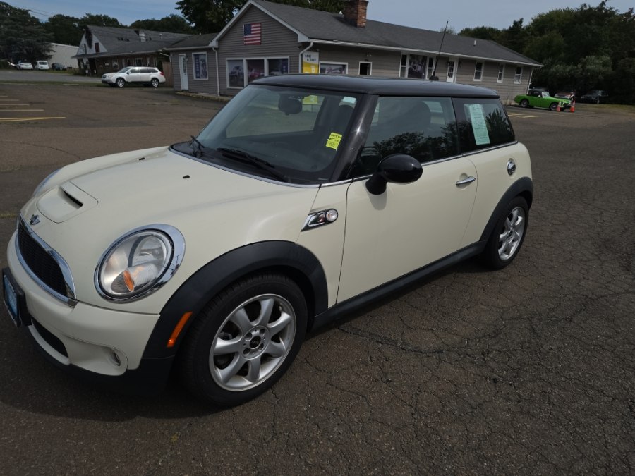 Used 2010 MINI Cooper Hardtop in Clinton, Connecticut | M&M Motors International. Clinton, Connecticut