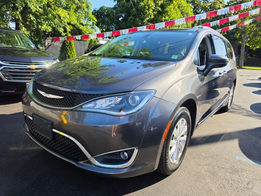 Used 2017 Chrysler Pacifica in Islip, New York | L.I. Auto Gallery. Islip, New York