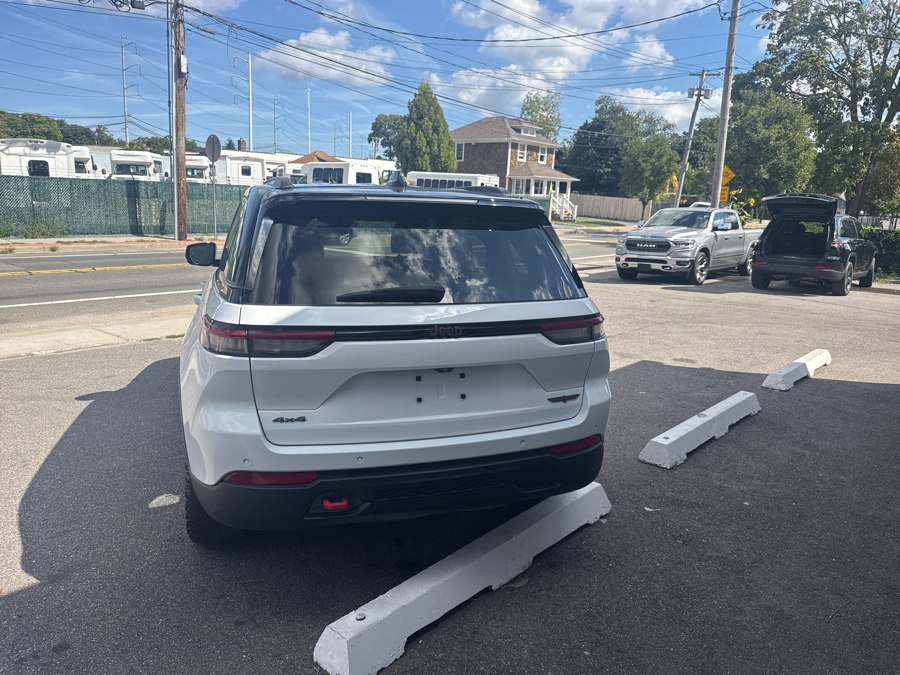 2022 Jeep Grand Cherokee Trailhawk - Photo 4